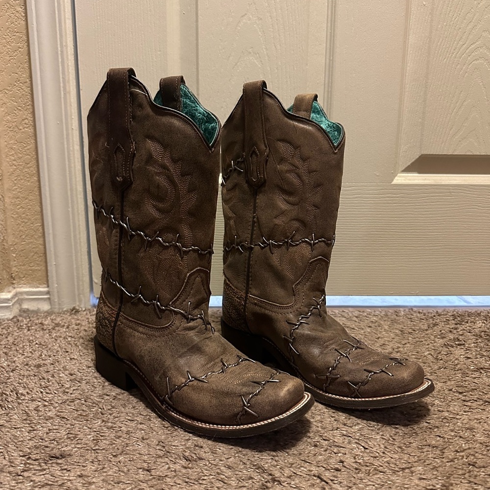 Corral Barbed Wire Boots - Picture 2 of 6